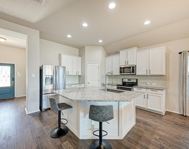136 Finley St - Photo Thumbnail 5