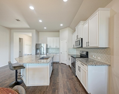 136 Finley St - Photo Thumbnail 6