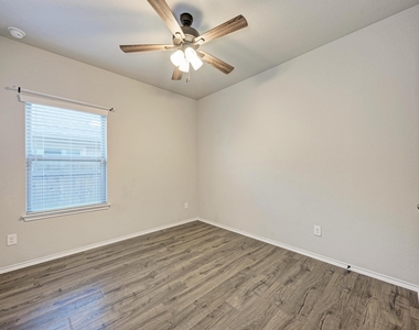 136 Finley St - Photo Thumbnail 23