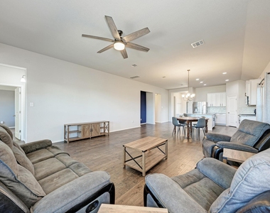 136 Finley St - Photo Thumbnail 15