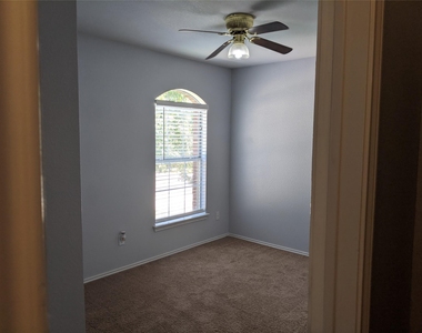 1702 Southwestern Trl - Photo Thumbnail 5
