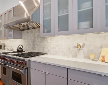 555 E 5th St - Photo Thumbnail 12