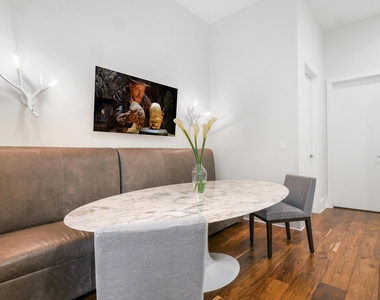 555 E 5th St - Photo Thumbnail 13