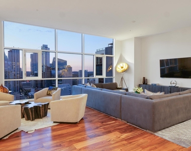 555 E 5th St - Photo Thumbnail 8