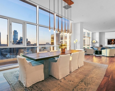555 E 5th St - Photo Thumbnail 3