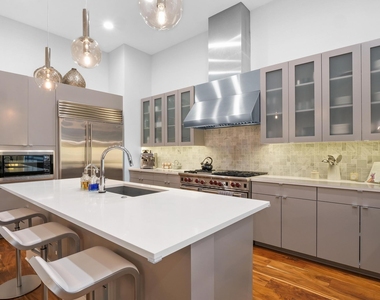 555 E 5th St - Photo Thumbnail 14