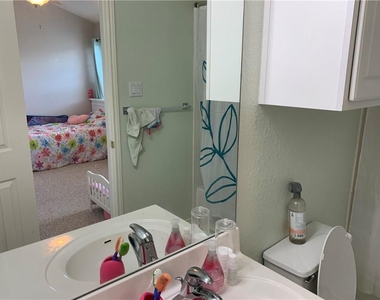 1900 Scofield Ridge Pkwy - Photo Thumbnail 11