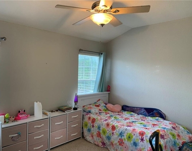 1900 Scofield Ridge Pkwy - Photo Thumbnail 10