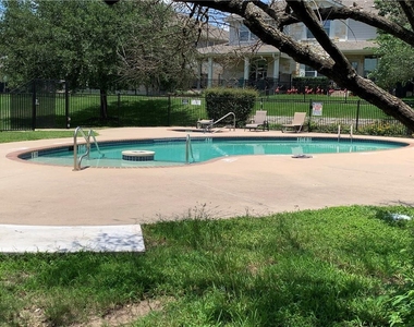 1900 Scofield Ridge Pkwy - Photo Thumbnail 15