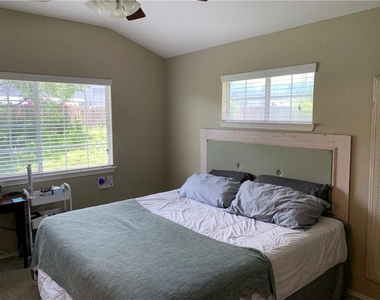 1900 Scofield Ridge Pkwy - Photo Thumbnail 7