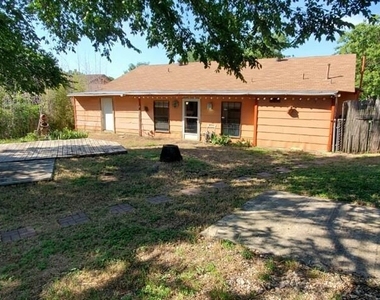 1806 Cherry Orchard Dr - Photo Thumbnail 8