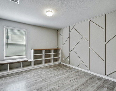 2060 Meadow Pipit Dr - Photo Thumbnail 12