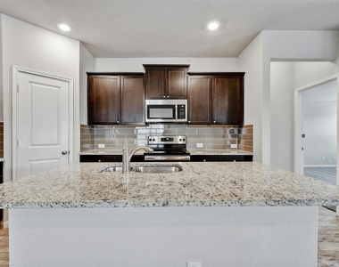 2060 Meadow Pipit Dr - Photo Thumbnail 8