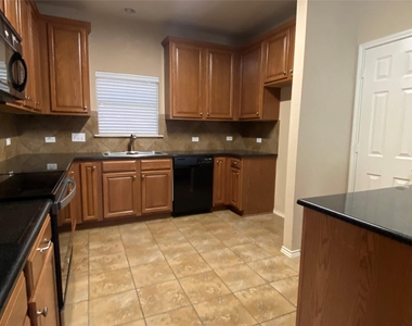 1501 Big Thicket Dr - Photo Thumbnail 3
