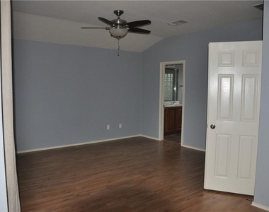 1501 Big Thicket Dr - Photo Thumbnail 14
