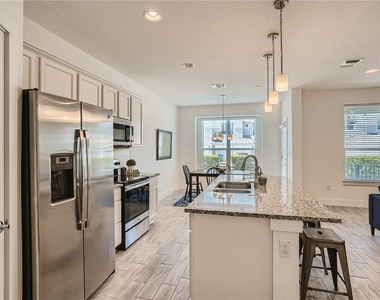 1802 Roseburg Dr - Photo Thumbnail 8