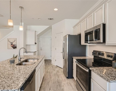 1802 Roseburg Dr - Photo Thumbnail 7