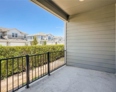 1802 Roseburg Dr - Photo Thumbnail 22