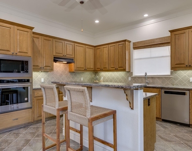 132 Lakeway Dr - Photo Thumbnail 11
