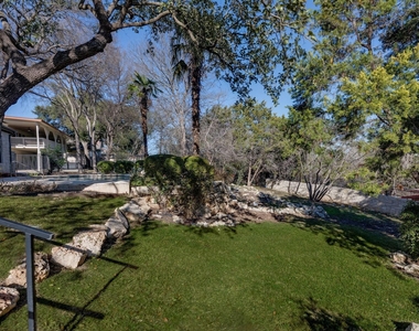 132 Lakeway Dr - Photo Thumbnail 6