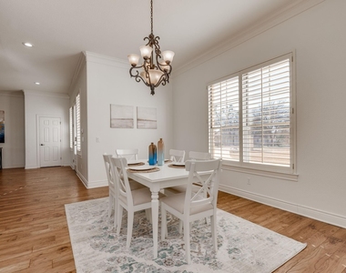 132 Lakeway Dr - Photo Thumbnail 10
