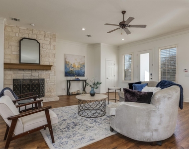 132 Lakeway Dr - Photo Thumbnail 9