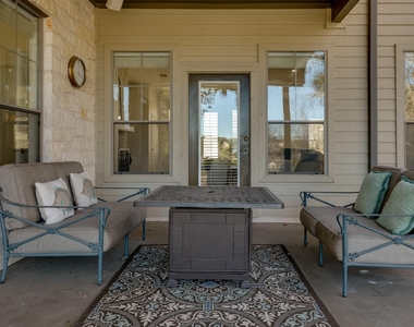 132 Lakeway Dr - Photo Thumbnail 4