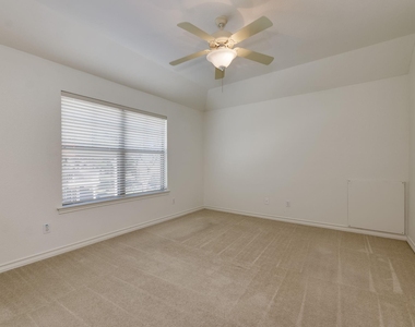 132 Lakeway Dr - Photo Thumbnail 25
