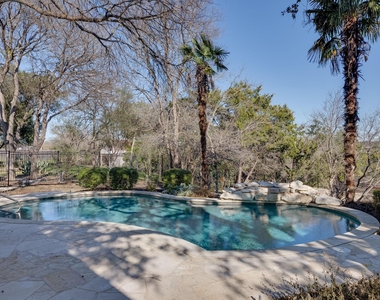 132 Lakeway Dr - Photo Thumbnail 2