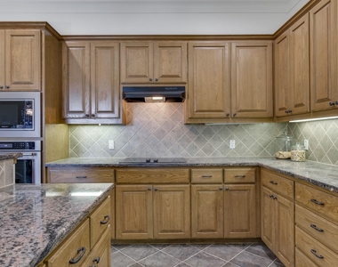 132 Lakeway Dr - Photo Thumbnail 12