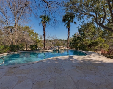 132 Lakeway Dr - Photo Thumbnail 3