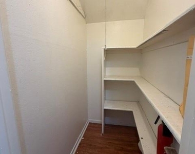 1103 Marlton St - Photo Thumbnail 8