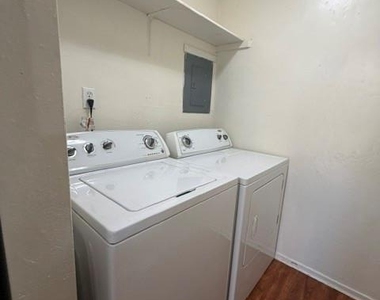 1103 Marlton St - Photo Thumbnail 6