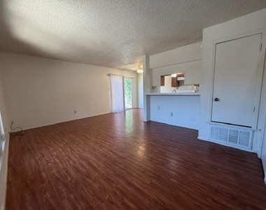 1103 Marlton St - Photo Thumbnail 3