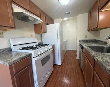1103 Marlton St - Photo Thumbnail 5
