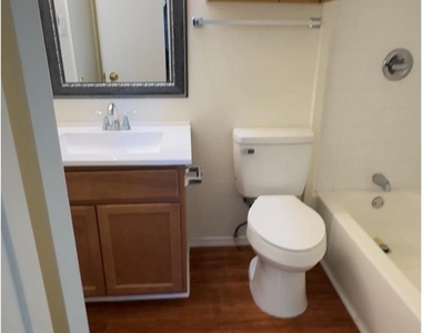 1103 Marlton St - Photo Thumbnail 4