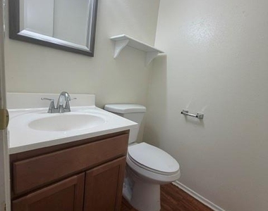 1103 Marlton St - Photo Thumbnail 10
