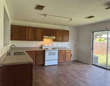 13524 Coomes Dr - Photo Thumbnail 2