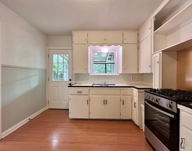 914 E 39th St - Photo Thumbnail 21