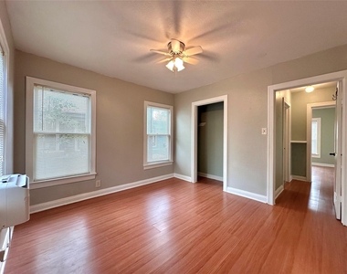 914 E 39th St - Photo Thumbnail 14