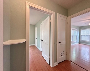 914 E 39th St - Photo Thumbnail 8