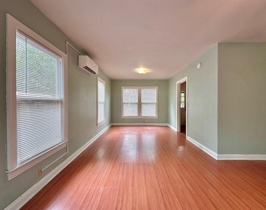 914 E 39th St - Photo Thumbnail 5