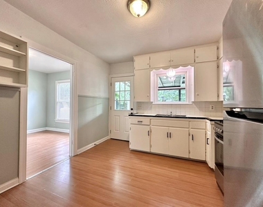 914 E 39th St - Photo Thumbnail 19