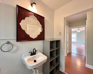 914 E 39th St - Photo Thumbnail 13