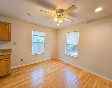 4516 Russell Dr - Photo Thumbnail 3