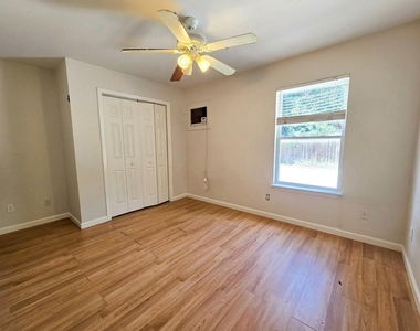 4516 Russell Dr - Photo Thumbnail 6