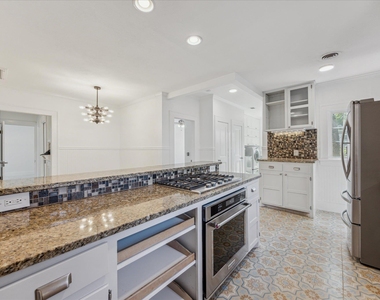 3300 Harris Park Ave - Photo Thumbnail 7