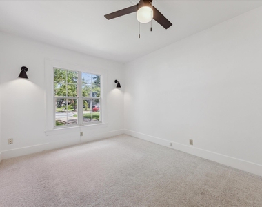 3300 Harris Park Ave - Photo Thumbnail 12