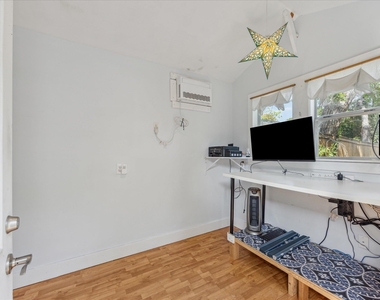 3300 Harris Park Ave - Photo Thumbnail 15