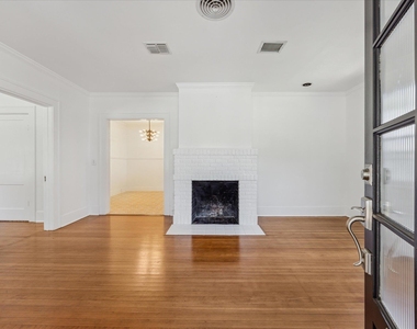 3300 Harris Park Ave - Photo Thumbnail 1